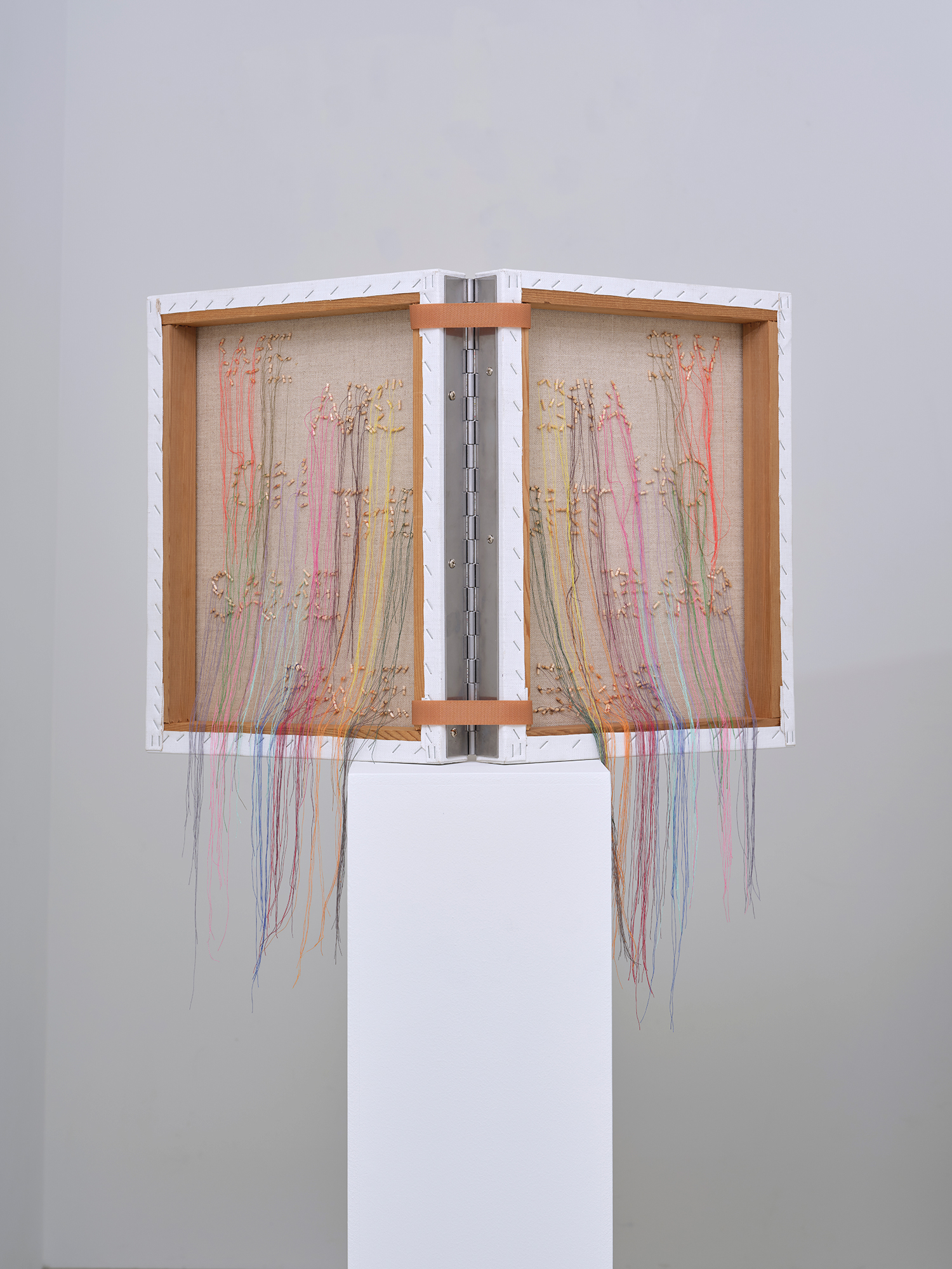 rowajeong (Artist Collaborative), we are on the same page, 2025, thread, wood on canvas, 41 × 32 cm each, diptych
