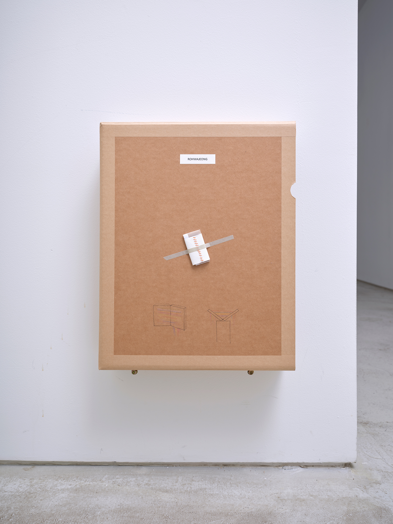 rowajeong (Artist Collaborative), we are on the same page, 2025, thread, wood on canvas, 41 × 32 cm each, diptych