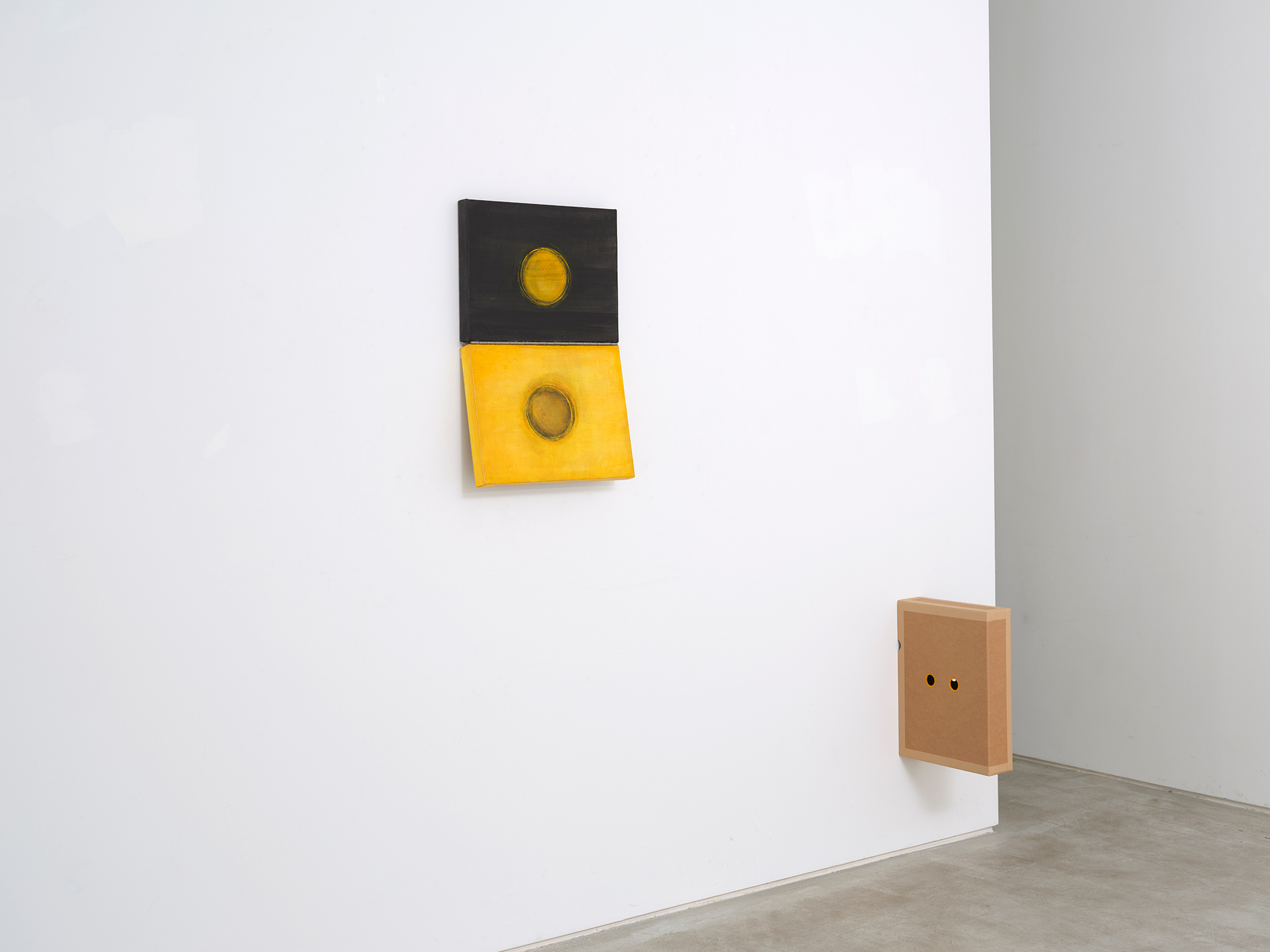 Yi Soonjoo, *Mm-hmm*, 2025, mixed media on canvas, 41 × 32 cm each, diptych, box: 43.5(h) × 33.5 × 10 cm